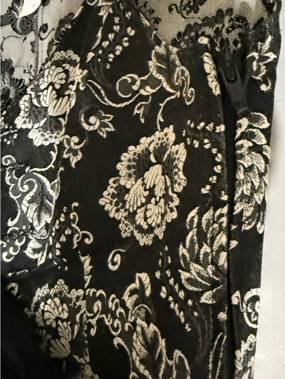 Susan Elise Black & White Floral Brocade Vest with Sheer Sash - Picture 6 of 7